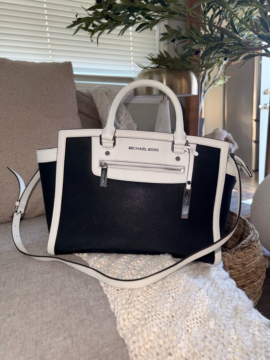Michael Kors Handbags - Michael Kors Large Selma white & Black crossbody Satchel Bag Silver Hardware